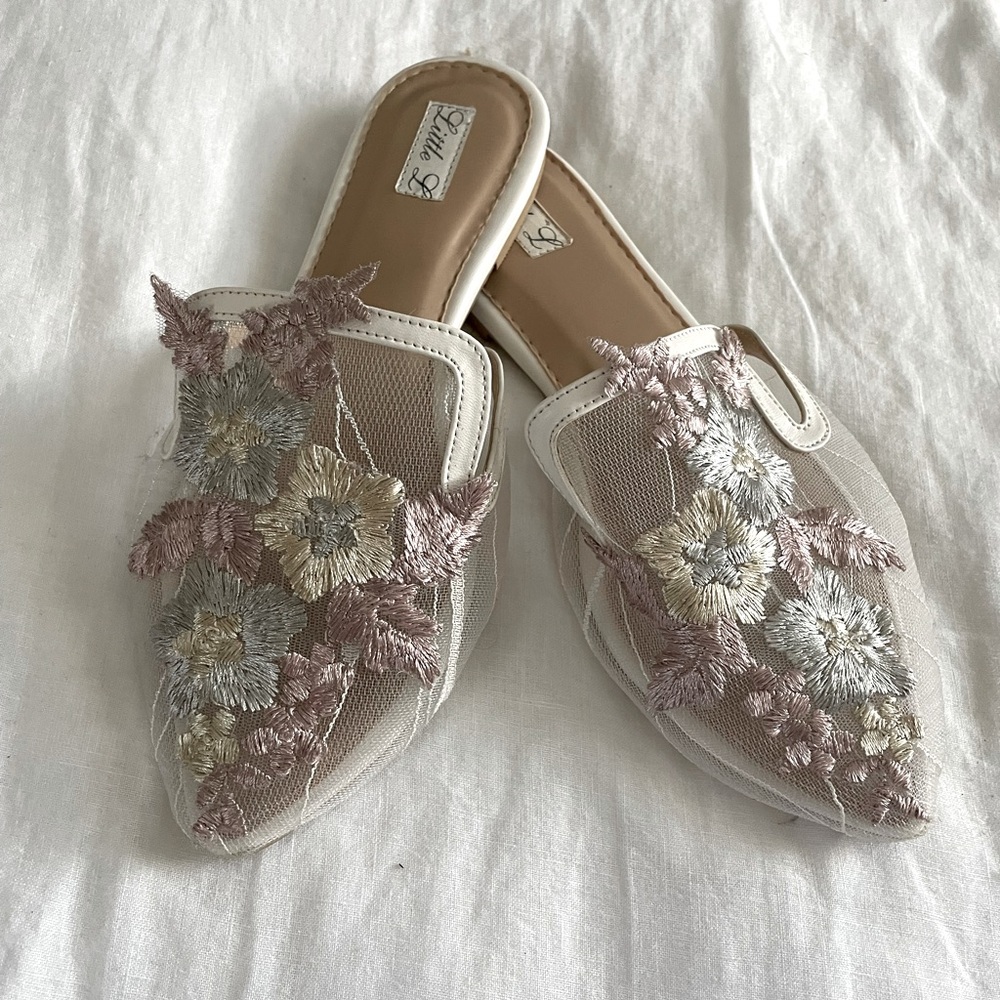 Vintage embroidered flower mule shoes